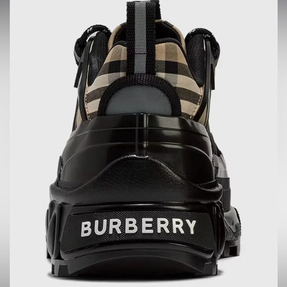 BURBERRY VINTAGE CHECK ARTHUR SNEAKER Size 41 Left Shoe ONLY No Right Shoe $990 - Picture 1 of 7